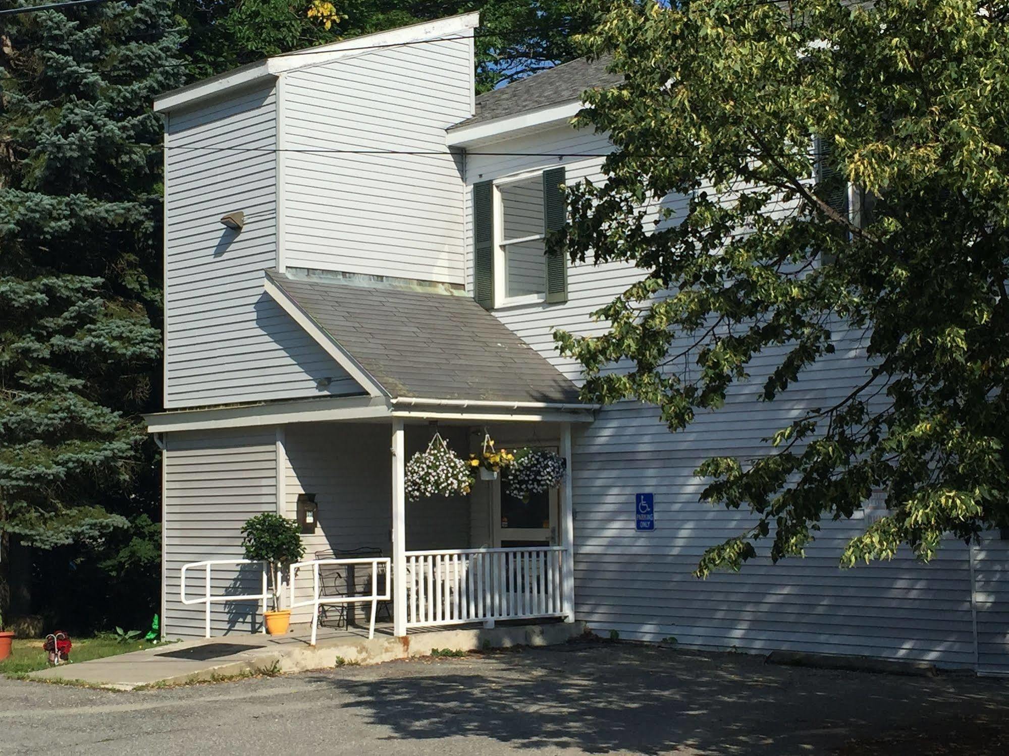 The Sanctuary Inn And Art Gallery Ellsworth Exterior photo